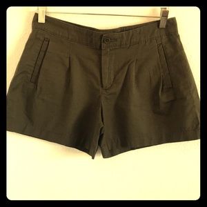 Gap olive green shorts